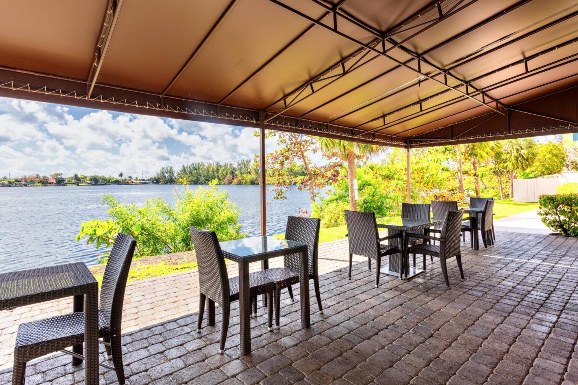 Springhill Suites By Marriott Miami Airport South Blue Lagoon Area Miami Springs Exterior photo